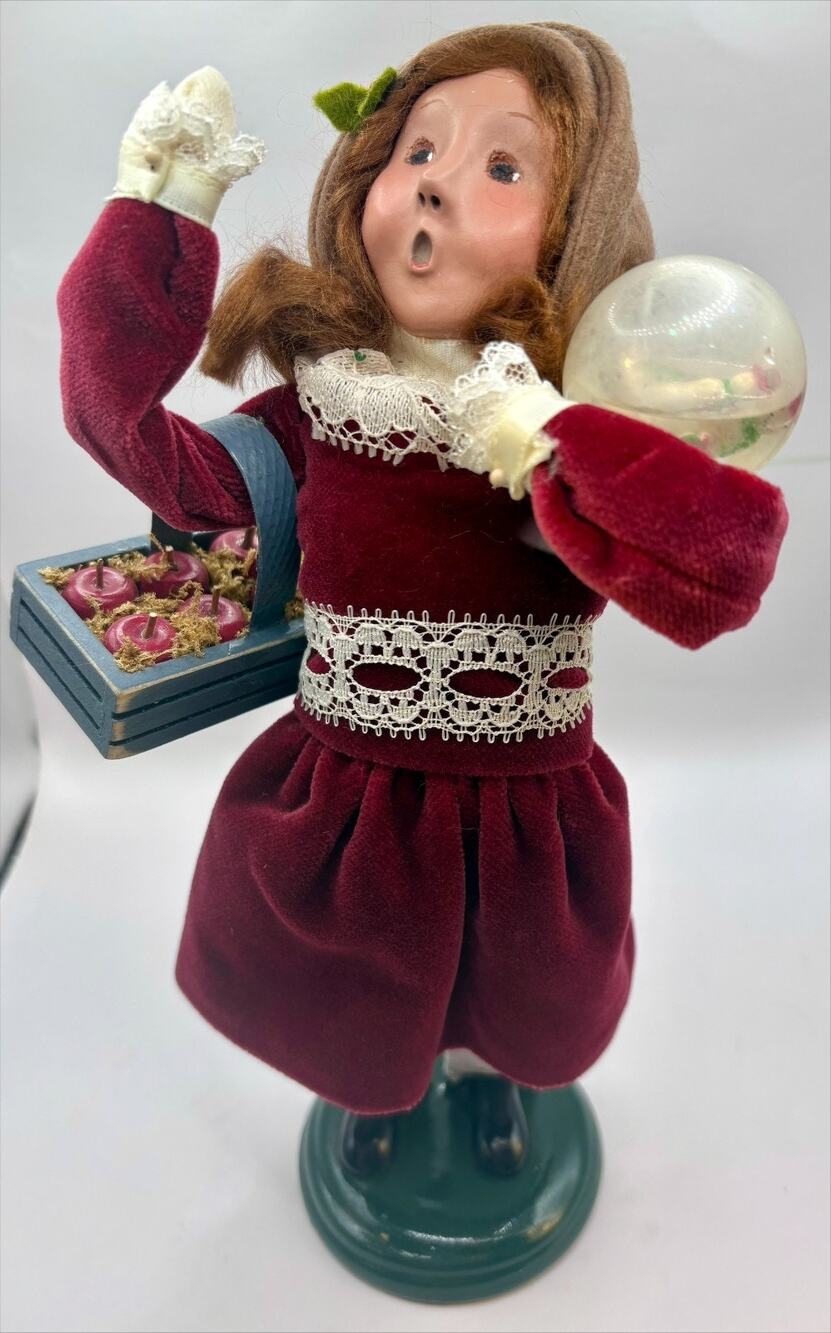 Byers Choice Caroler Girl With Snow Globe #44 of 100 Signed Dated 2006